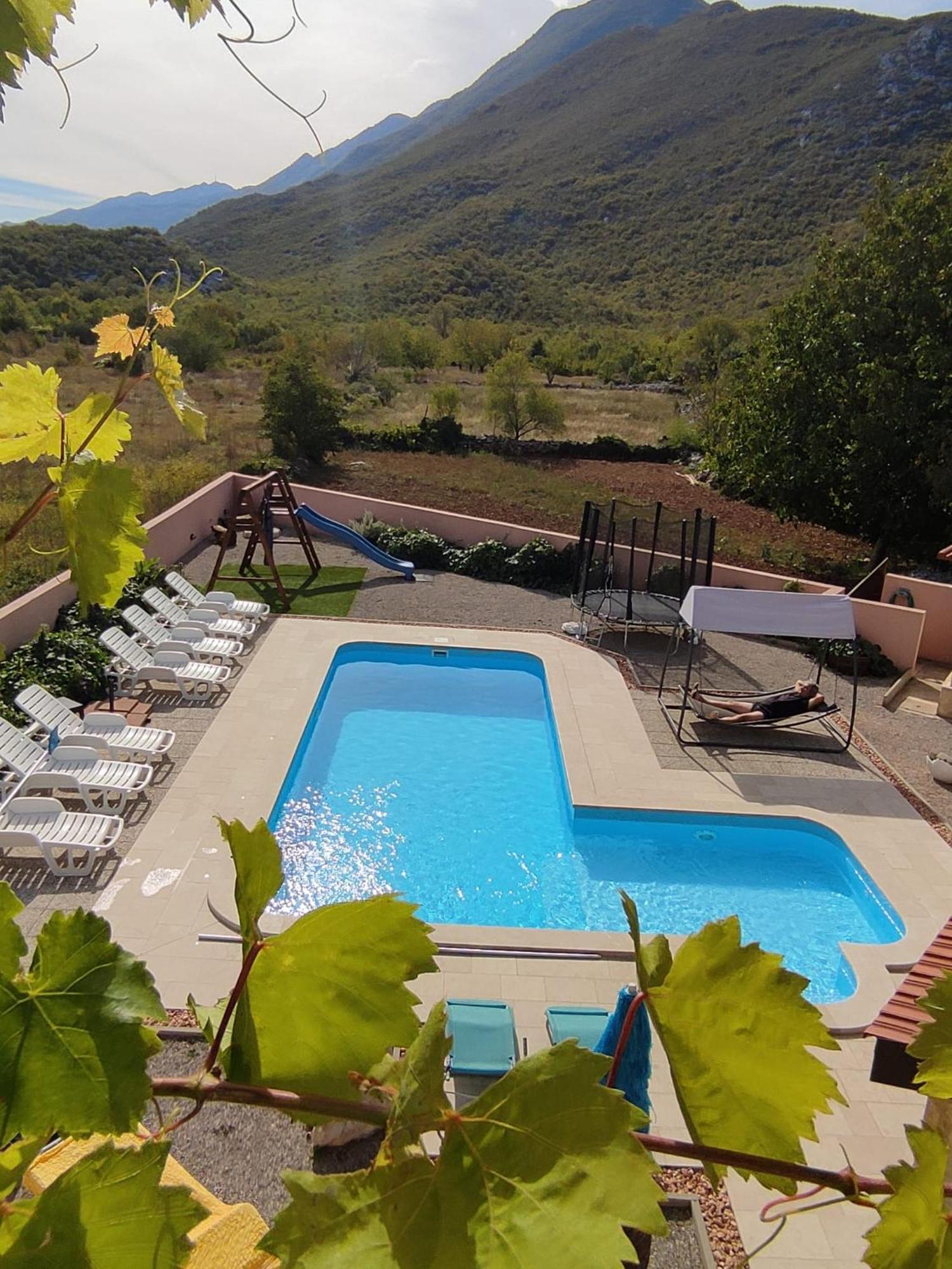Holiday Home Perunika Zezevica Eksteriør bilde
