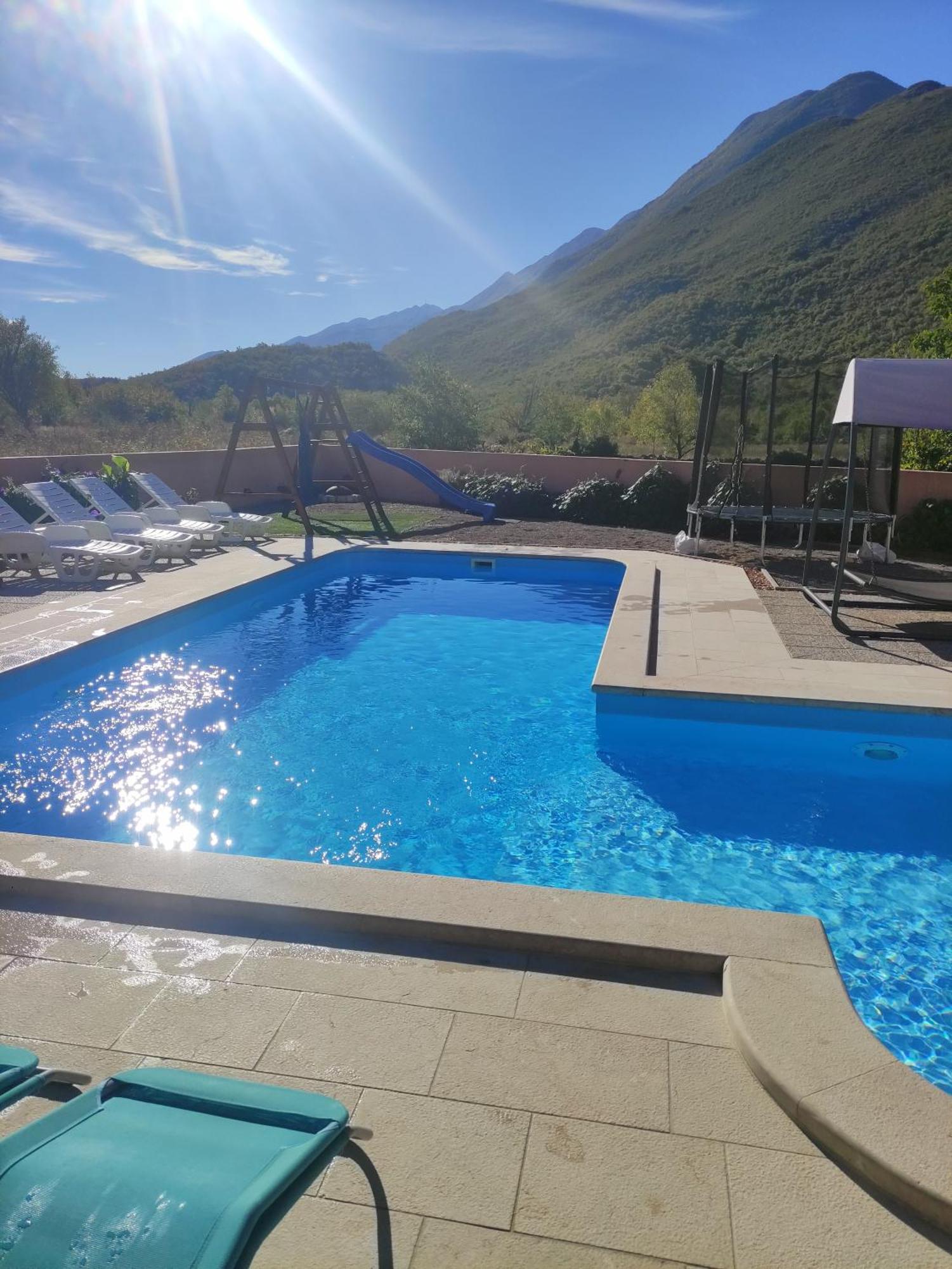 Holiday Home Perunika Zezevica Eksteriør bilde
